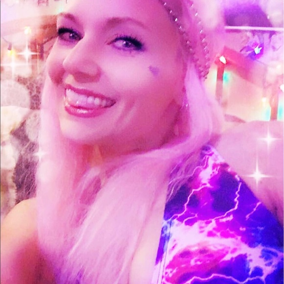 Meet your Posher, Harley.Cosplayer and animal ❤️er - Picture 3 of 8